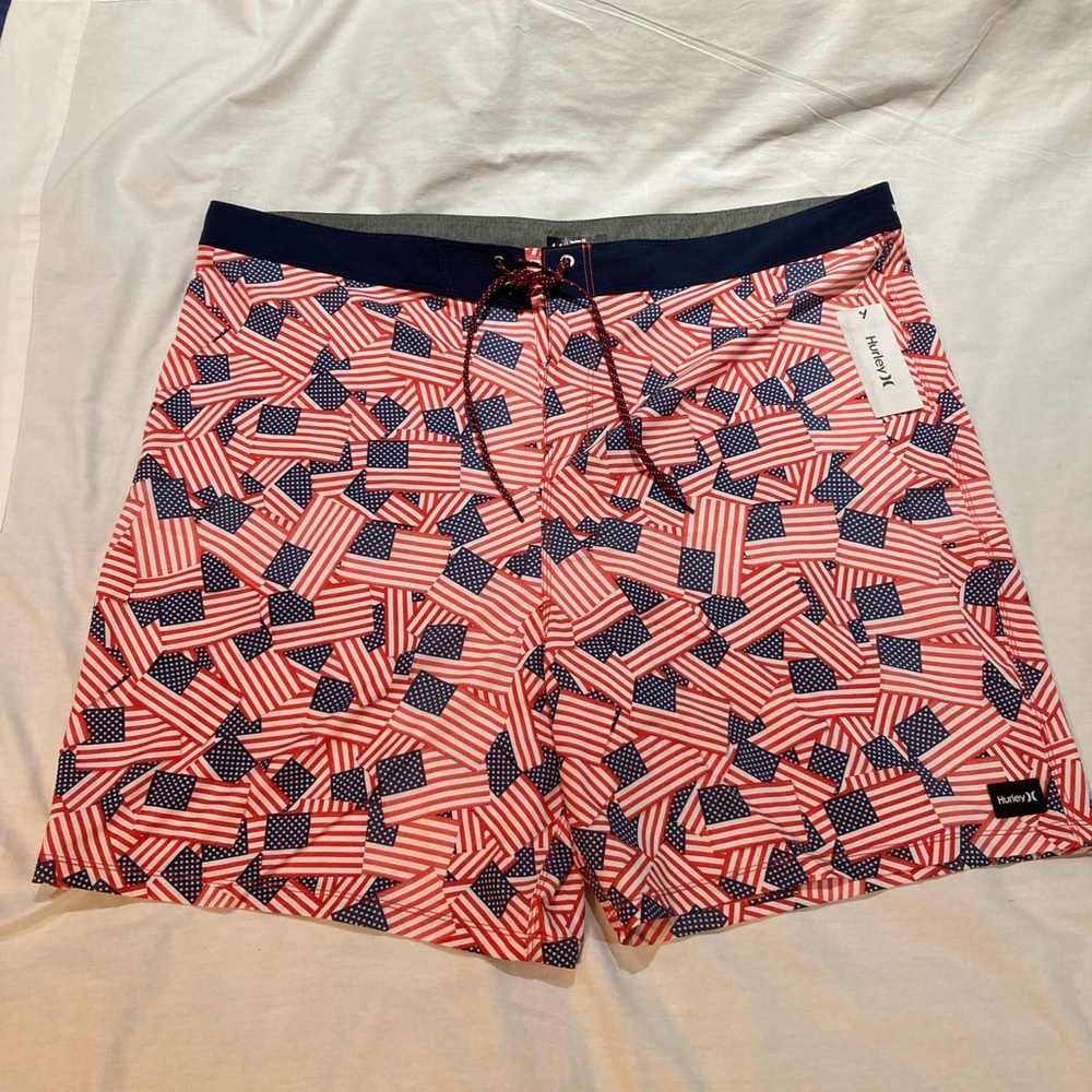 Men’s Hurley Phantom American Flag Board Shorts! Size 46, NWT! $80.00!